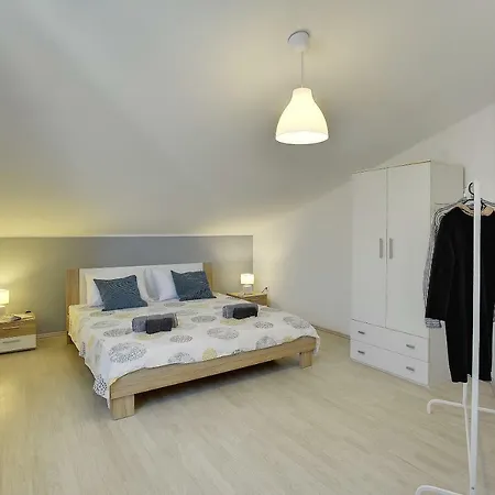 Niko Apartment